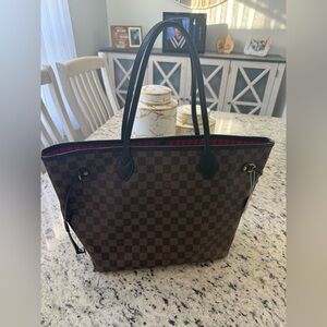 Louis Vuitton
Neverfull MM (no pouch)